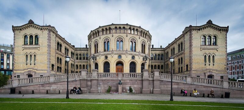 Stortinget Wikipedia CC e1622194822642